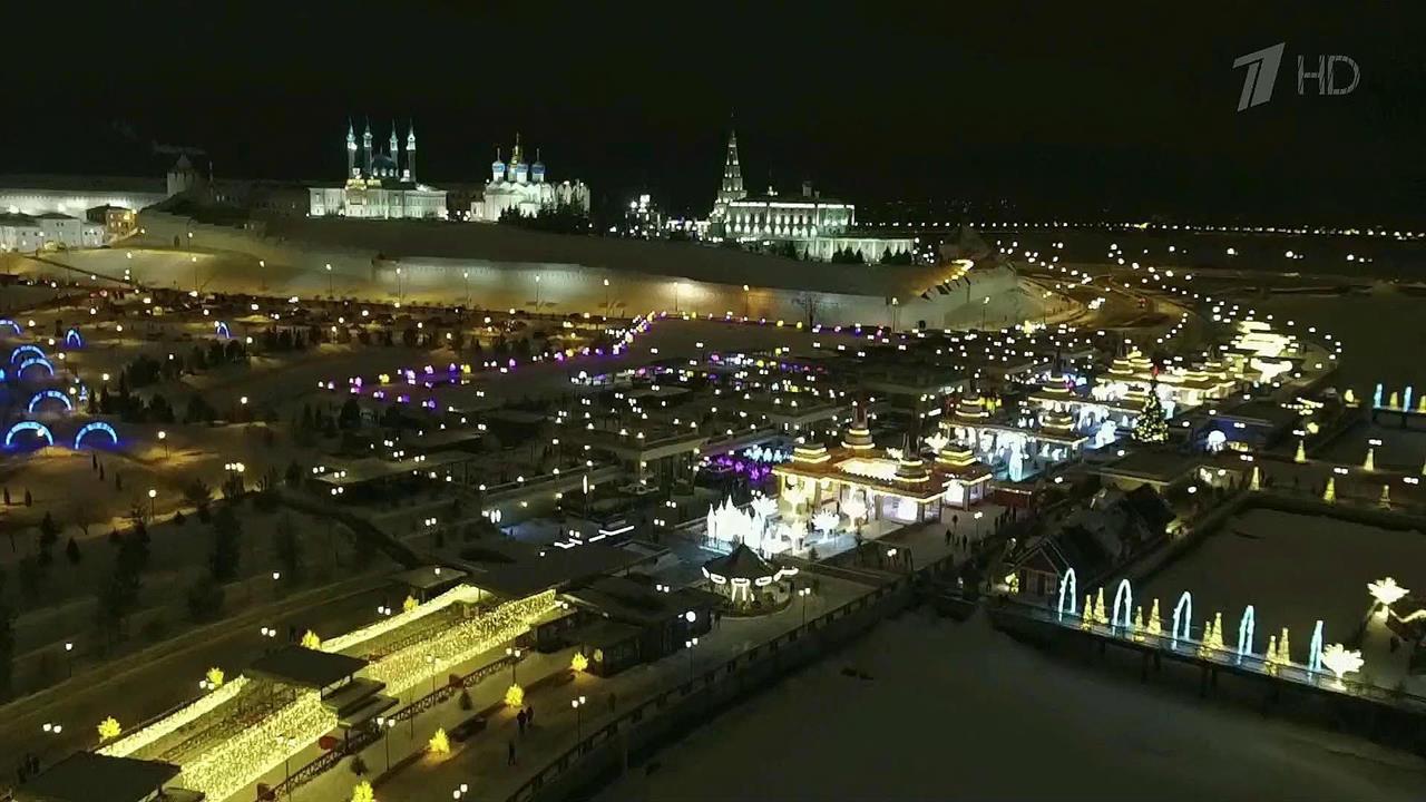 В канун Нового года города России празднично оделись и превратились в парки развлечений