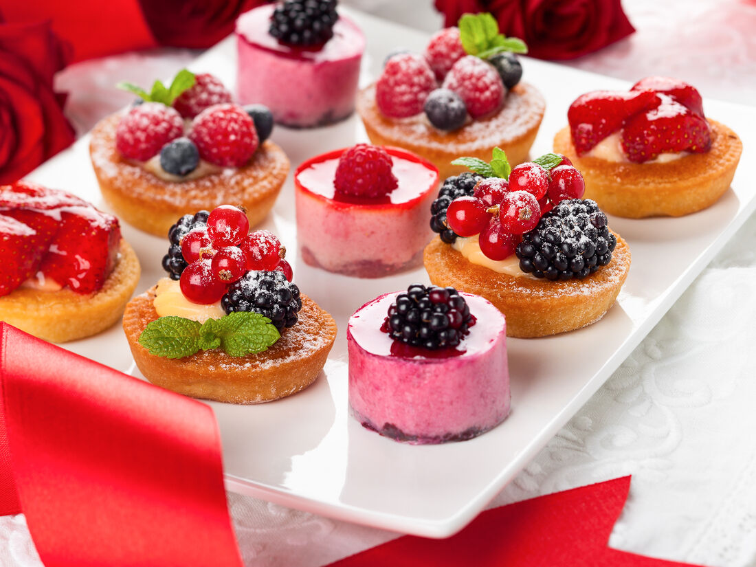 Готовим из малинового варенья! Малиновый крендель с маслом! КОРЕЙСКАЯ УЛИЧНАЯ ЕДА.mp4 смотреть онлайн