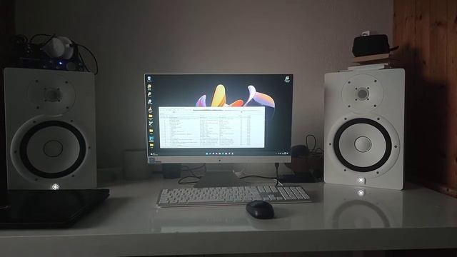 Yamaha HS8 single song test (short) bass -4 high -2 24/96khz смотреть онлайн