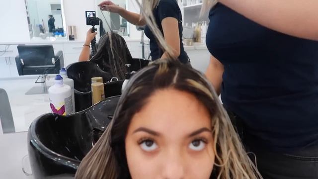 Going Blonde Hair Transformation! смотреть онлайн