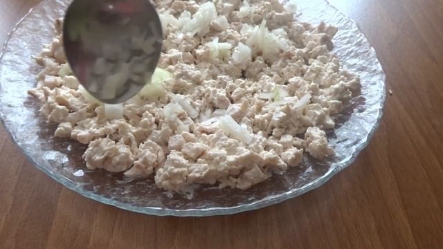 Очень вкусный слоеный салат "Белоснежка" из курицы с яблоком смотреть онлайн