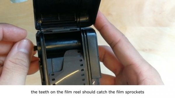 How to reload the Lomography Simple Use Camera