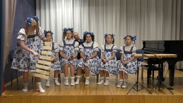 1. А. Новиков "Смуглянка" аранж. В. КОвыршина 2. РНП "Во кузнице" аранж. В. Ковыршина смотреть онлайн
