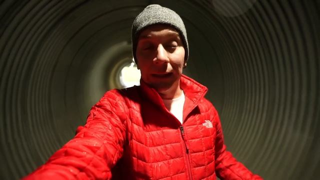 EL PUEBLO DONDE TODOS VIVEN DENTRO DEL MISMO EDIFICIO - Whittier, Alaska - Oscar Alejandro смотреть онлайн