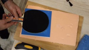 Обрезка накладок ракетки для настольного тенниса