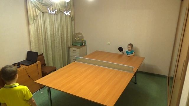 Настольный теннис Супер игра четырехлетней девчонки/Table tennis Super game of four girls. смотреть онлайн