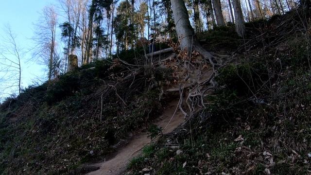 Лезем в гору по канату. Лежак притягивает как магнит. We climb up on a hill with a rope. Часть 2. смотреть онлайн