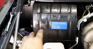Проверка привода заслонки печки УАЗ Патриот, течь антифриза из под бардачка.