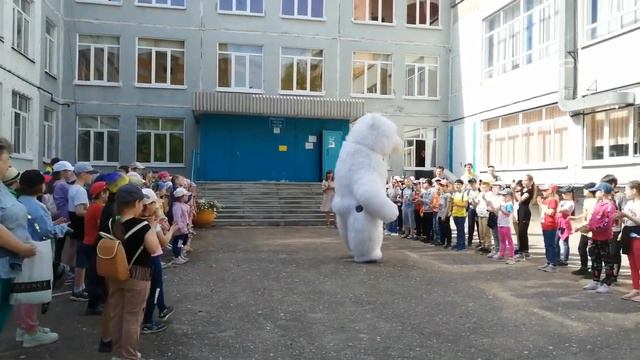 Школьный детский лагерь и мишка в гостях!!!! смотреть онлайн