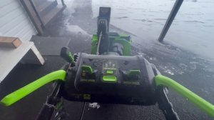 Аккумуляторный самоходный снегоуборщик Greenworks GD82ST56 краткий отзыв