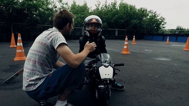 Ребенок на мотоцикле - обзор мотошколы MOTOGYM - motorcycle rider - minimoto смотреть онлайн