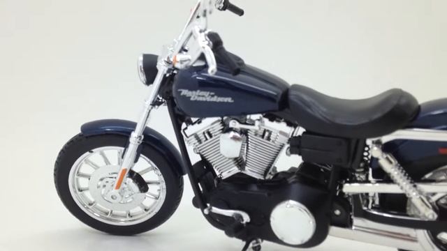 Miniatura Harley Davidsvon 2006 Fxdbi Dyna Street Bob 1:12 Maisto смотреть онлайн