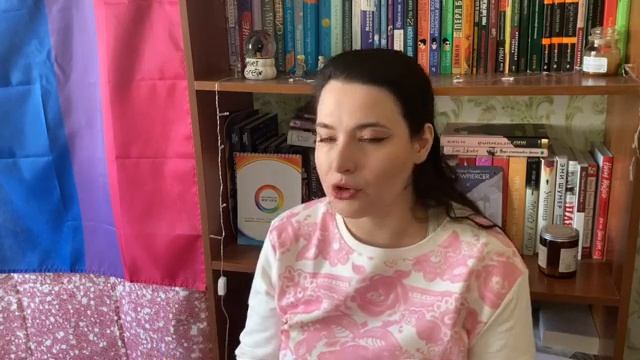 небольшой книжный анхол?избавляюсь от книг! смотреть онлайн