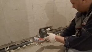 Закончил монтаж сантехники в санузле  Заделал штробы