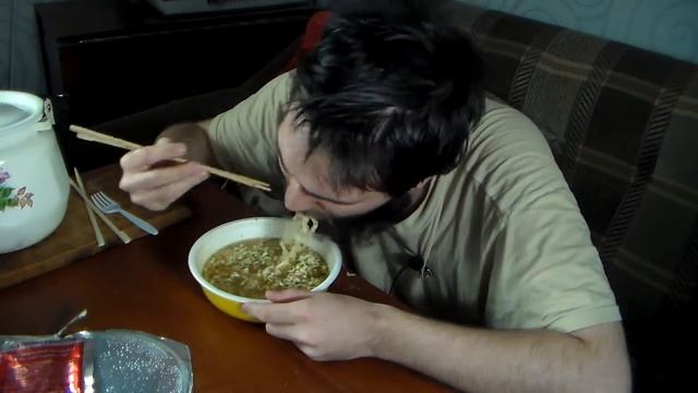 Лапша Big Bon готовый обед с тушеной свининой, перцем и чесноком с натуральным мясом миска 110 грам смотреть онлайн