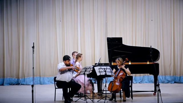 Ф.Давид - Трио для фортепиано, скрипки и виолончели ре минор, финал смотреть онлайн