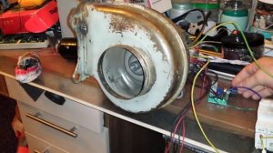 Вентилятор-улитка с двигателем от стиральной машины.