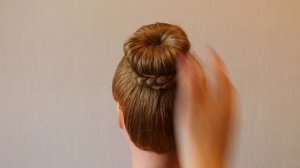 Как сделать шишку из волос с бубликом. Два варианта.