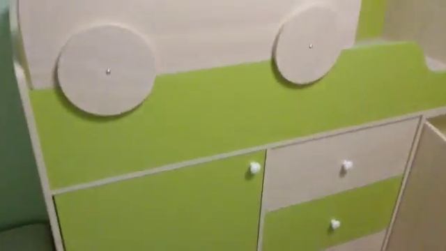 Кровать Малыш без стола и трехстворчатый шкаф смотреть онлайн