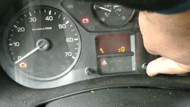 Solución. Testigo advertencia triángulo Citroen berlingo o Peugeot Partner, como resetearlo. смотреть онлайн