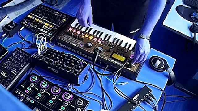 Drumbrute Impact, DFAM, Mininova, SP404, RC505 Dark Industrial Techno Jam смотреть онлайн