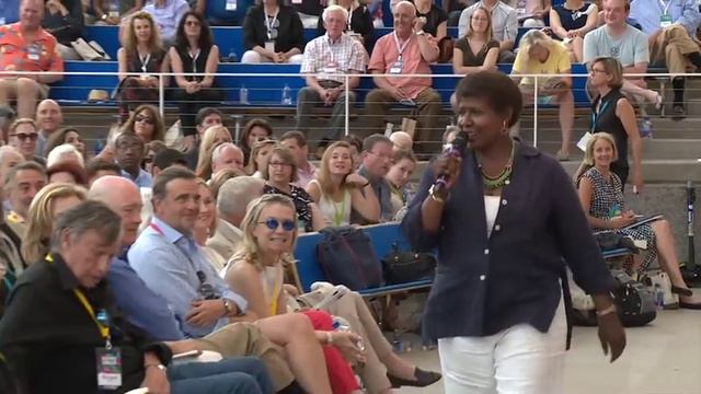 Town Hall with Gwen Ifill on American Identity смотреть онлайн