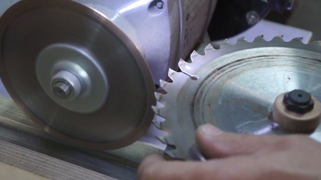 Заточка пильного диска | Sharpening the saw blade смотреть онлайн