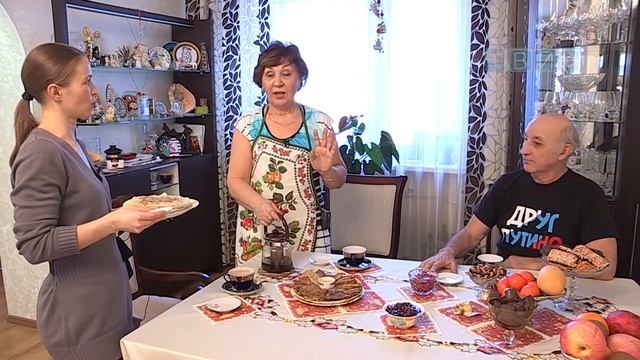 Рецепт блинов, испеченных на чугунной сковороде, рассказала Нина Климович смотреть онлайн