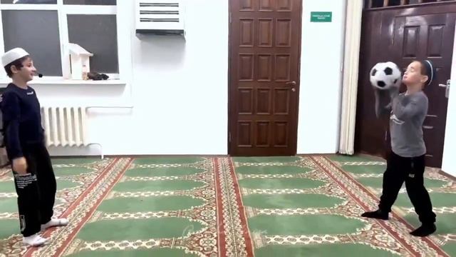 УТРЕННИЙ НАМАЗ — ТОЛПЫ ДЕТЕЙ !! смотреть онлайн