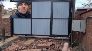 Ворота откатные по уголку со встроенной калиткой и заполнение ворот профлистом.