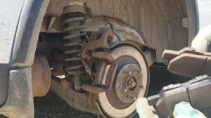 Замена колодок по кругу на Mitsubishi outlander 3 своими руками.