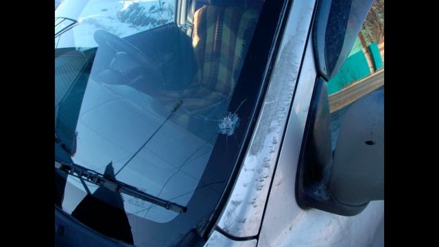 В лобовое стекло прилетел камень((( смотреть онлайн