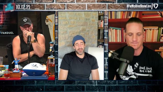 Aaron Rodgers & Pat McAfee Talk QBs Knowing When To Quit, UFOs, And More смотреть онлайн