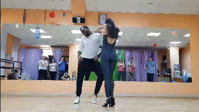 Bachata Sensual с Еленой Баласановой. Запишись на Онлайн Курс в Инстаграм @lenochka_balasanova смотреть онлайн