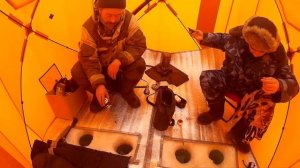 Зимняя рыбалка, ловля окуня, палатка куб, дожигатель газа