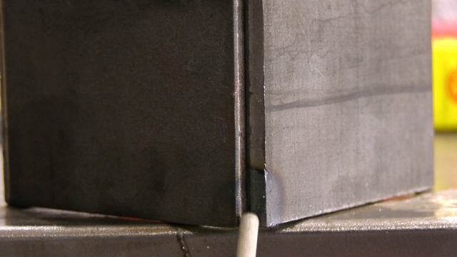 Как сваривать угловые примыкающие пластины электродами ОЗС-12 СпецЭлектрод. смотреть онлайн