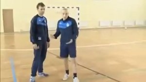 Мини-футбол: игра "столба", игра против "столба"