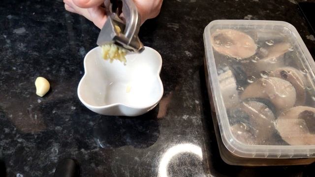 Малосольная скумбрия ЗА 3 ЧАСА. Соленая скумбрия с вареной картошкой смотреть онлайн