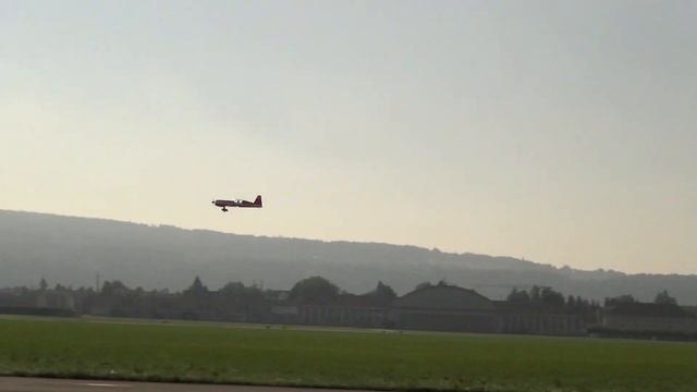 Remote controlled Extra 300S Gas Engine Model Airplane Invert Low-pass ect. смотреть онлайн