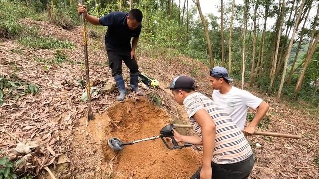 Searching For The World's Largest Python Left On Earth смотреть онлайн