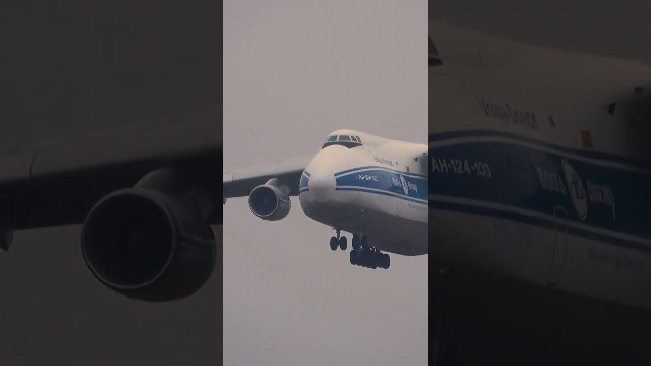 Самый большой в мире грузовой самолёт Ан-124. Посадка крупным планом в Москве.✈️ смотреть онлайн