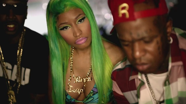 Nicki Minaj feat. 2 Chainz Beez In The Trap VEVO смотреть онлайн