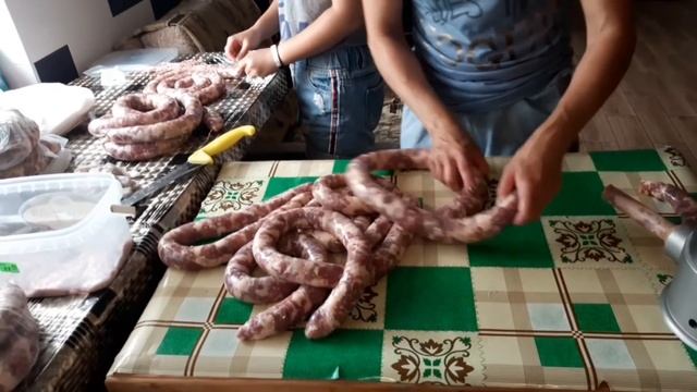 //Субота день домашней колбасы,используем колбасный шприц,семейка в процесе// смотреть онлайн