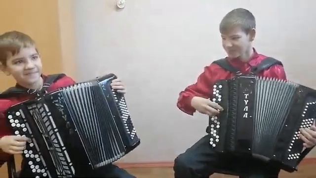 Дует баяністів: Макаренко Роман і Макаренко Ігор УНП «Ой, лопнув обруч»  SOLOVIOV ART V смотреть онлайн