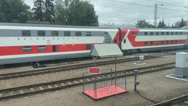 Электровоз ЭП20 с пассажирским поездом СПб - Адлер прибывает на станцию Воронеж 1 смотреть онлайн