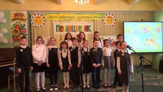 "МЫ РИСУЕМ НА АСФАЛЬТЕ" (стихотворение Эдуарда Хандюкова) смотреть онлайн