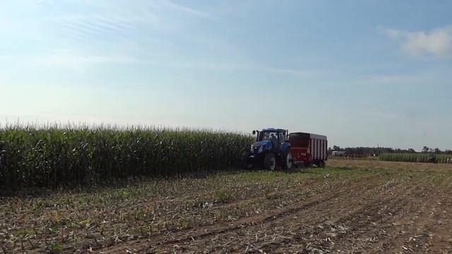Farm Tractor Demonstration - Empire Farm Days 2013 смотреть онлайн