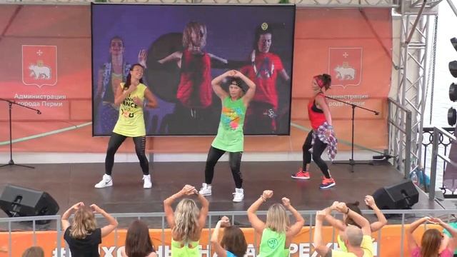 "ZUMBAQUATRO" PERM Набережная Пермь ЗумбаМания 5.08.2018 (Suena El Dembow) смотреть онлайн