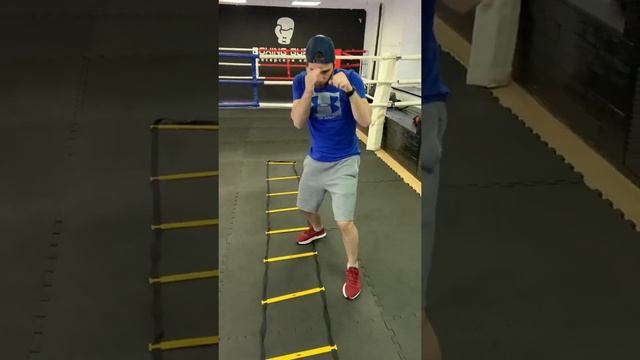 Тренировка по боксу . Отработки на лесенке . Бокс . Москва . смотреть онлайн