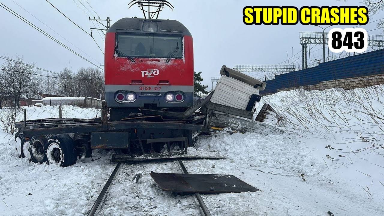 Stupid crashes 843 December 2023 car crash compilation смотреть онлайн